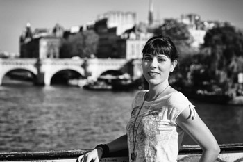 Elena si è trasferita a vivere a Parigi dove lavora come “Facilitateur de vie”